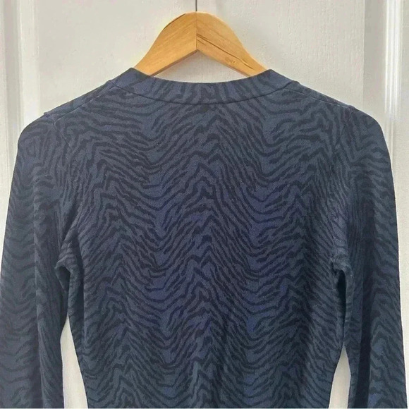 Ricki’s Cardigan V-Neck Button Front Fitted Blue & Black Zebra  Animal Print XS - Picture 8 of 16